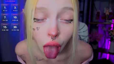 Snapshot of leiladwight chatting on 01/06/26, 04:11 Leila online show from 01/06/26, 04:11