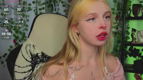 Snapshot of leiladwight chatting on 02/11/26, 03:39 Leila online show from 02/11/26, 03:39