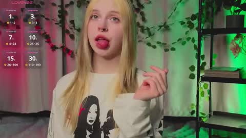 Snapshot of leiladwight chatting on 02/15/26, 03:09 Leila online show from 02/15/26, 03:09