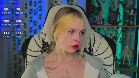 Snapshot of leiladwight chatting on 02/23/26, 02:03 Leila online show from 02/23/26, 02:03