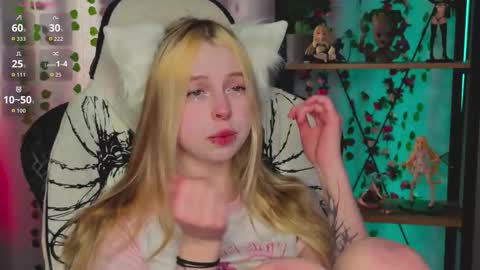 Snapshot of leiladwight chatting on 02/25/26, 02:37 Leila online show from 02/25/26, 02:37