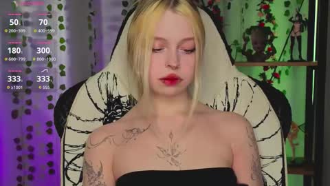 Snapshot of leiladwight chatting on 02/26/26, 02:38 Leila online show from 02/26/26, 02:38