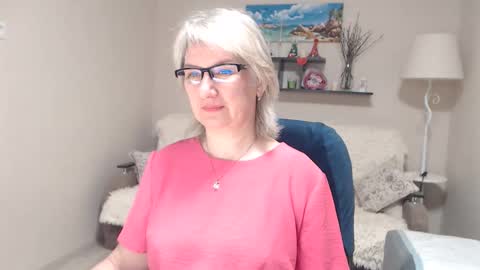 Snapshot of leilamays chatting on 04/24/26, 04:15 Leila Kinky online show from 04/24/26, 04:15