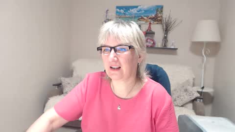 Snapshot of leilamays chatting on 04/25/26, 03:53 Leila Kinky online show from 04/25/26, 03:53