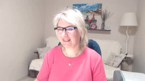 Snapshot of leilamays chatting on 04/26/26, 03:26 Leila Kinky online show from 04/26/26, 03:26