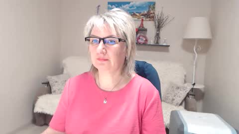 Snapshot of leilamays chatting on 04/27/26, 04:10 Leila Kinky online show from 04/27/26, 04:10