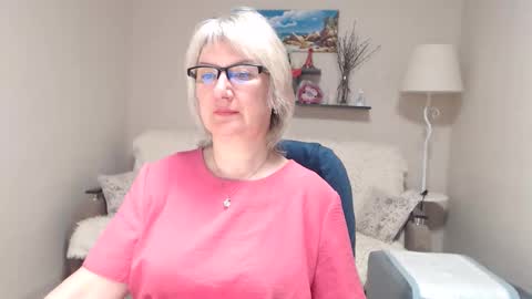 Snapshot of leilamays chatting on 04/29/26, 02:59 Leila Kinky online show from 04/29/26, 02:59