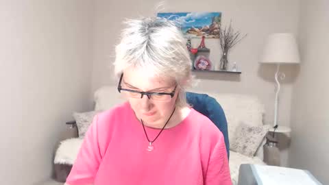 Snapshot of leilamays chatting on 05/10/26, 03:01 Leila Kinky online show from 05/10/26, 03:01