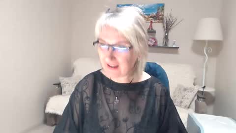Snapshot of leilamays chatting on 05/13/26, 06:00 Leila Kinky online show from 05/13/26, 06:00