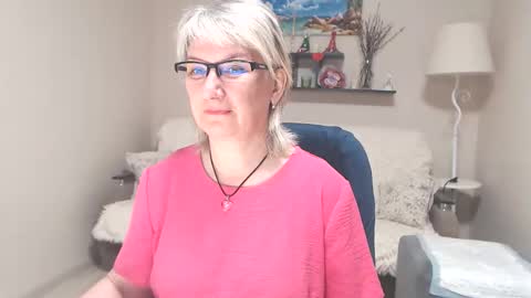 Snapshot of leilamays chatting on 06/07/26, 04:16 Leila Kinky online show from 06/07/26, 04:16