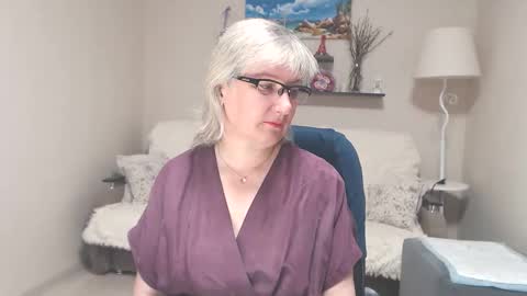 Snapshot of leilamays chatting on 06/10/26, 05:50 Leila Kinky online show from 06/10/26, 05:50