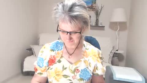 Snapshot of leilamays chatting on 06/21/26, 04:26 Leila Kinky online show from 06/21/26, 04:26