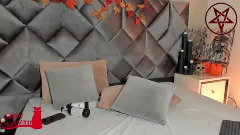 Leizathompson online show from 10/07/25, 10:40