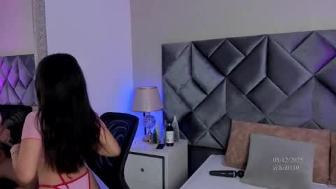 Leizathompson online show from 12/05/25, 07:32