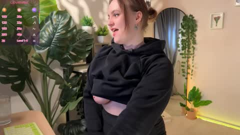 Lela online show from 04/10/26, 08:24