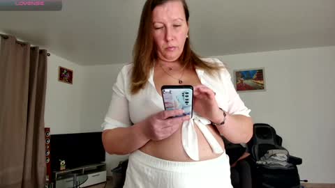 Snapshot of lelena1319 chatting on 01/15/25, 11:21 YOUR ELENA online show from 01/15/25, 11:21