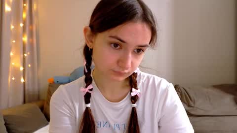 Snapshot of lelia_vibe chatting on 11/10/25, 03:05 Lelia online show from 11/10/25, 03:05