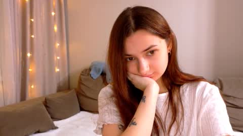 Snapshot of lelia_vibe chatting on 12/19/25, 03:30 Lelia online show from 12/19/25, 03:30