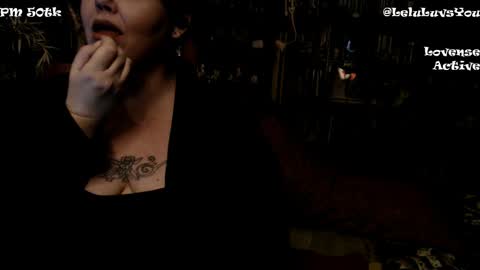 Snapshot of leluluvsyou chatting on 01/04/25, 05:27 Lelu Fallas online show from 01/04/25, 05:27