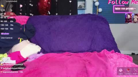 Snapshot of lemonadetarts chatting on 02/14/25, 10:28 Junie 3 online show from 02/14/25, 10:28