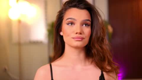 Lena Laurent online show from 04/21/26, 09:15