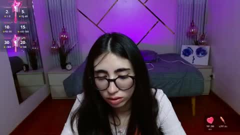Snapshot of lena_roses chatting on 05/19/26, 09:43 Lena online show from 05/19/26, 09:43
