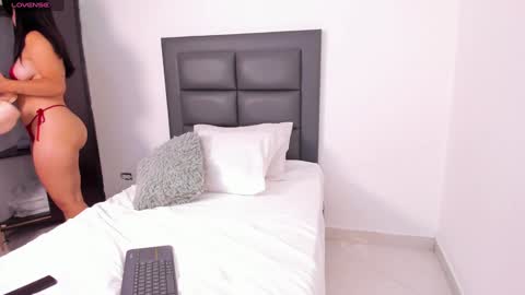 Snapshot of lena_rousseau chatting on 02/07/25, 05:31 Lena Rousseau  online show from 02/07/25, 05:31