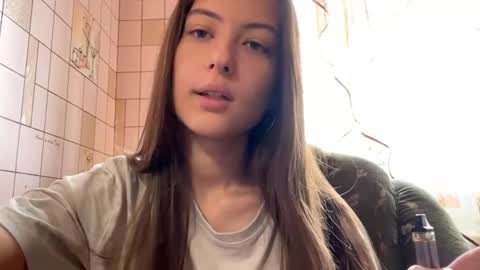 Snapshot of lenniepennachio chatting on 04/23/26, 07:41 Hellomy name is Natalyits my first day here nice to meet you Give me 50 thumbs ups online show from 04/23/26, 07:41
