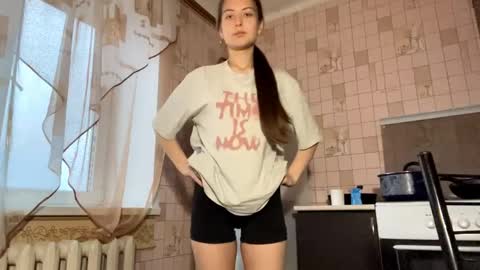 Snapshot of lenniepennachio chatting on 04/24/26, 03:20 Hellomy name is Natalyits my first day here nice to meet you Give me 50 thumbs ups online show from 04/24/26, 03:20