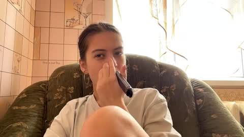 Snapshot of lenniepennachio chatting on 04/25/26, 08:28 Hellomy name is Natalyits my first day here nice to meet you Give me 50 thumbs ups online show from 04/25/26, 08:28