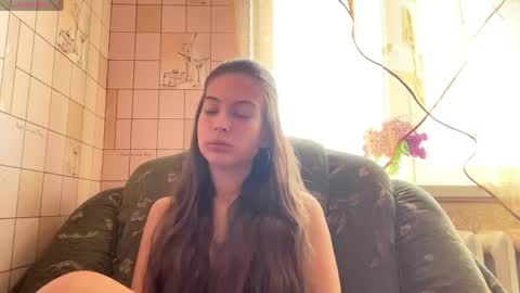 Snapshot of lenniepennachio chatting on 05/18/26, 03:35 Hellomy name is Natalyits my first day here nice to meet you Give me 50 thumbs ups online show from 05/18/26, 03:35