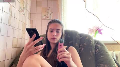 Snapshot of lenniepennachio chatting on 05/18/26, 04:07 Hellomy name is Natalyits my first day here nice to meet you Give me 50 thumbs ups online show from 05/18/26, 04:07