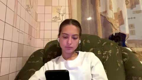 Snapshot of lenniepennachio chatting on 05/19/26, 06:03 Hellomy name is Natalyits my first day here nice to meet you Give me 50 thumbs ups online show from 05/19/26, 06:03