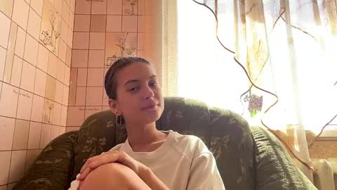 Snapshot of lenniepennachio chatting on 05/22/26, 06:53 Hellomy name is Natalyits my first day here nice to meet you Give me 50 thumbs ups online show from 05/22/26, 06:53