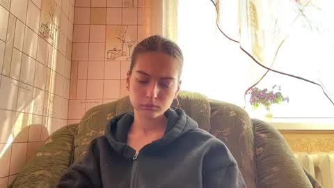 Snapshot of lenniepennachio chatting on 05/23/26, 03:45 Hellomy name is Natalyits my first day here nice to meet you Give me 50 thumbs ups online show from 05/23/26, 03:45