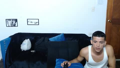 Snapshot of lenseu chatting on 12/20/25, 04:14 LENSEU online show from 12/20/25, 04:14