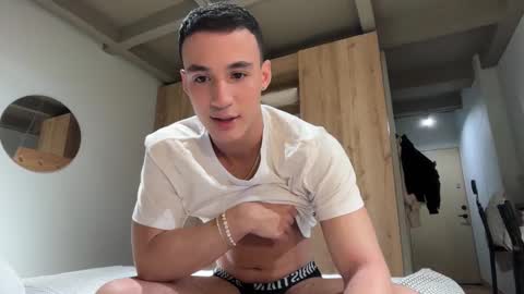 Snapshot of leo_delvey chatting on 11/06/25, 06:25 leo online show from 11/06/25, 06:25