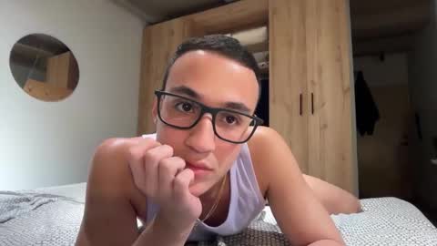 Snapshot of leo_delvey chatting on 11/21/25, 05:50 leo online show from 11/21/25, 05:50