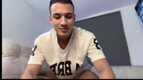 Snapshot of leo_delvey chatting on 01/15/26, 09:40 leo online show from 01/15/26, 09:40