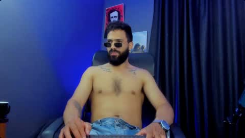 Snapshot of leo_diaz01 chatting on 01/19/25, 04:57 Leo  Diaz online show from 01/19/25, 04:57