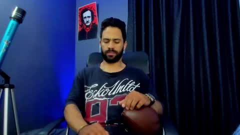 Snapshot of leo_diaz01 chatting on 02/10/25, 12:30 Leo  Diaz online show from 02/10/25, 12:30
