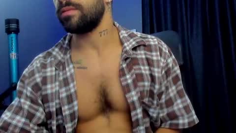 Snapshot of leo_diaz01 chatting on 02/25/25, 05:36 Leo  Diaz online show from 02/25/25, 05:36