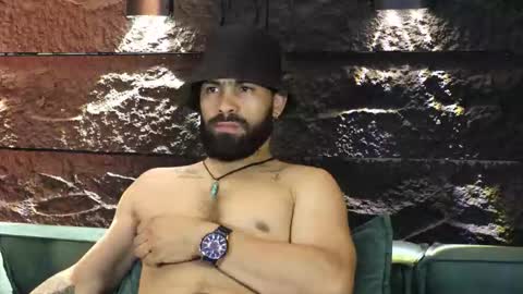 Snapshot of leo_diaz01 chatting on 09/25/25, 02:37 Leo  Diaz online show from 09/25/25, 02:37