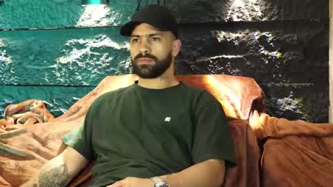Snapshot of leo_diaz01 chatting on 10/04/25, 03:04 Leo  Diaz online show from 10/04/25, 03:04