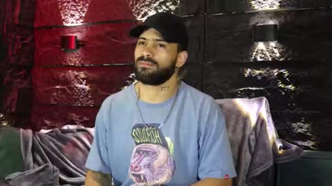 Snapshot of leo_diaz01 chatting on 10/22/25, 02:23 Leo  Diaz online show from 10/22/25, 02:23