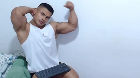 Snapshot of leo_muscleboy chatting on 05/15/26, 02:18 Leo online show from 05/15/26, 02:18