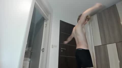 leo_wildd online show from 10/26/25, 04:46