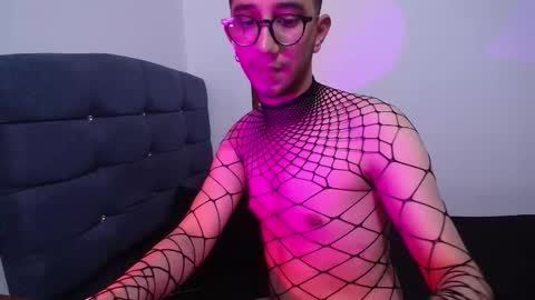 Snapshot of leoh_hades chatting on 10/30/25, 01:51 Leoh online show from 10/30/25, 01:51