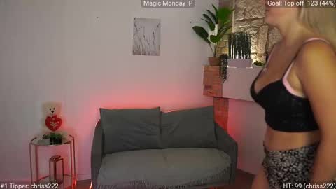 Snapshot of leokitty_ chatting on 01/12/26, 02:00 leokitty online show from 01/12/26, 02:00