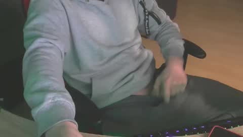 Snapshot of leon_97 chatting on 01/11/25, 12:44 Lele 97 online show from 01/11/25, 12:44